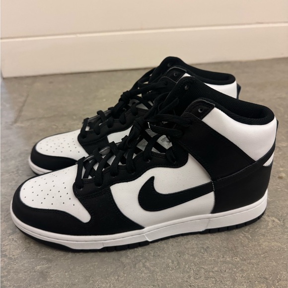 Nike Men's Classic Black and White Sneakers Mens US12 New - Picture 5 of 8